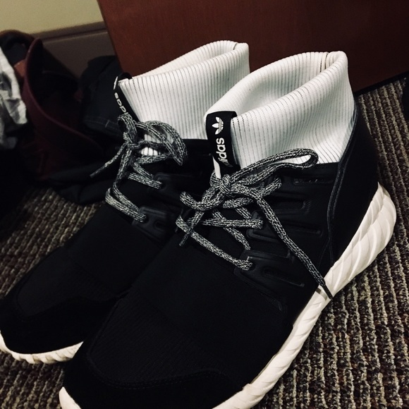 New adidas tubular Shoes - Picture 2 of 6